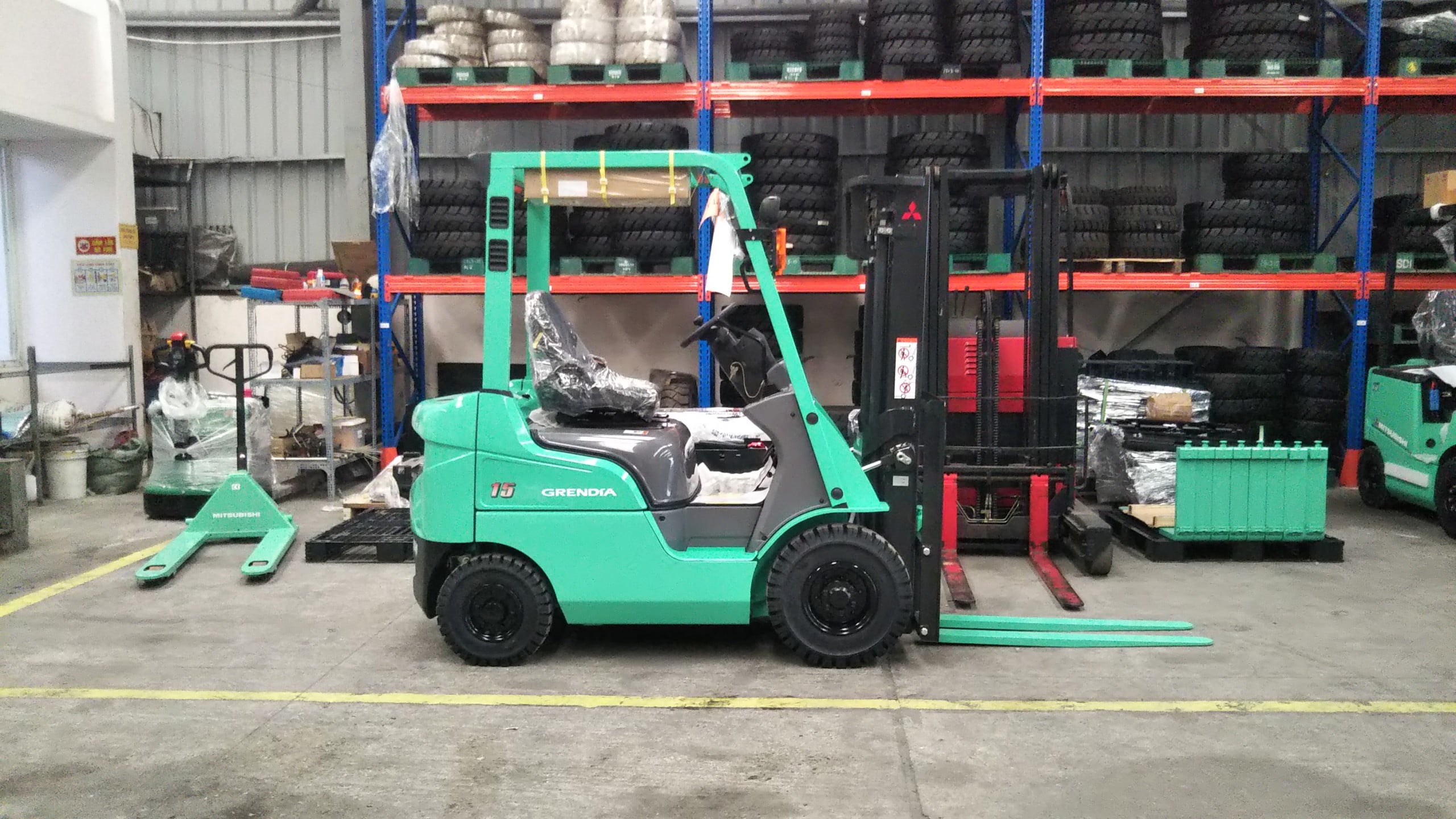 Mua Xe Nâng Giá Rẻ Chất Lượng Cao – Những Điều Cần Biết Trước Khi Quyết Định Đầu Tư