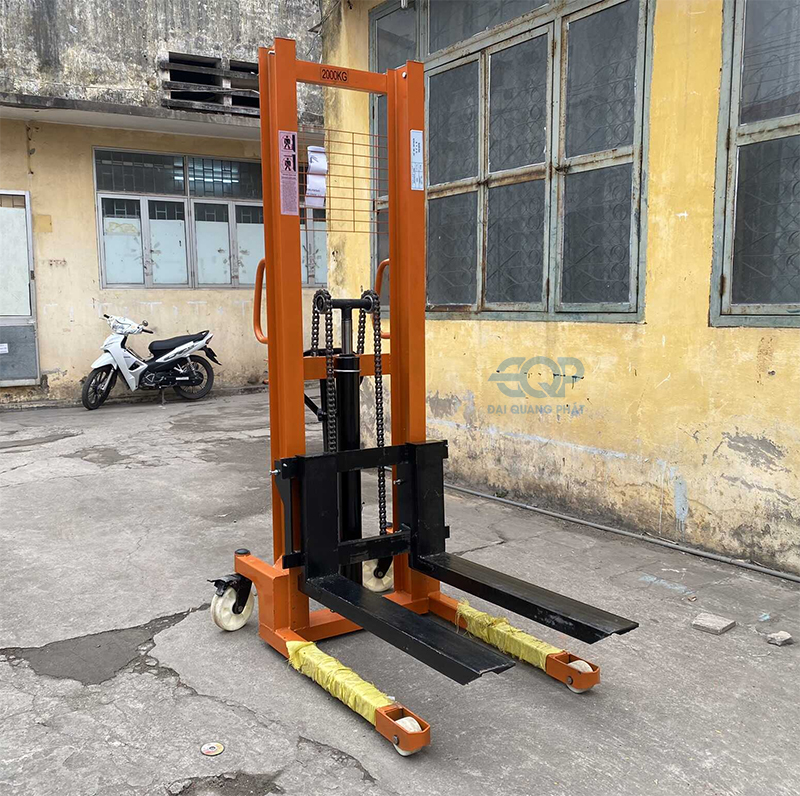 Xe nâng tay cao thủy lực 2 Tấn (2000kg)